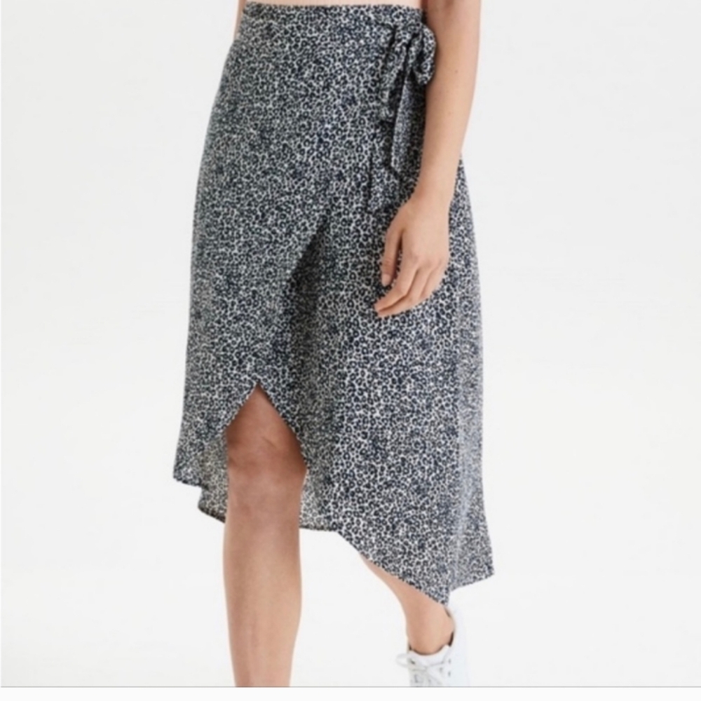 American Eagle Women's Cheetah Print Wrap Skirt Size (L)